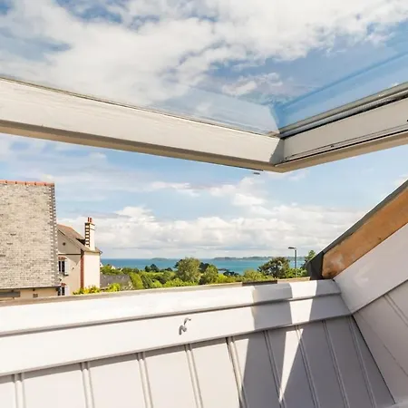 Jolie Maison En Pierre Vue Sur A Holiday home Ploubazlanec